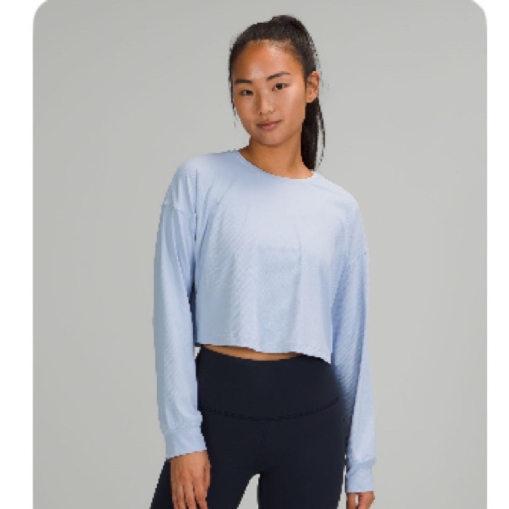 Lululemon Muscle Love cropped long sleeve size 8 Blue Linen
